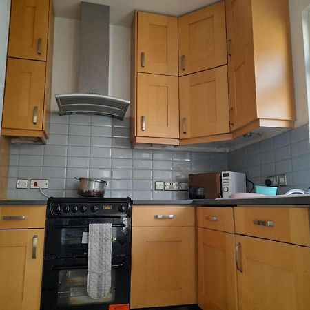 Big Room With Free Parking Лондон Екстериор снимка