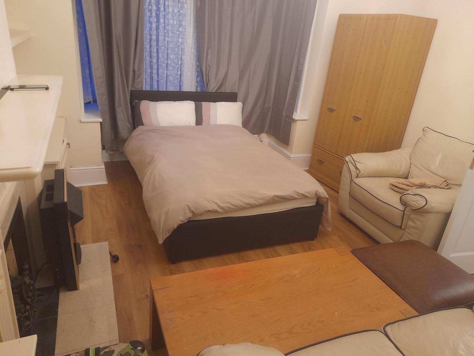 Big Room With Free Parking Лондон Екстериор снимка